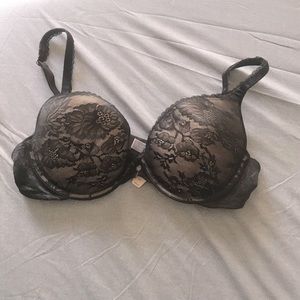 NWT-Victoria’s Secret Body by Victoria Push-up Bra
